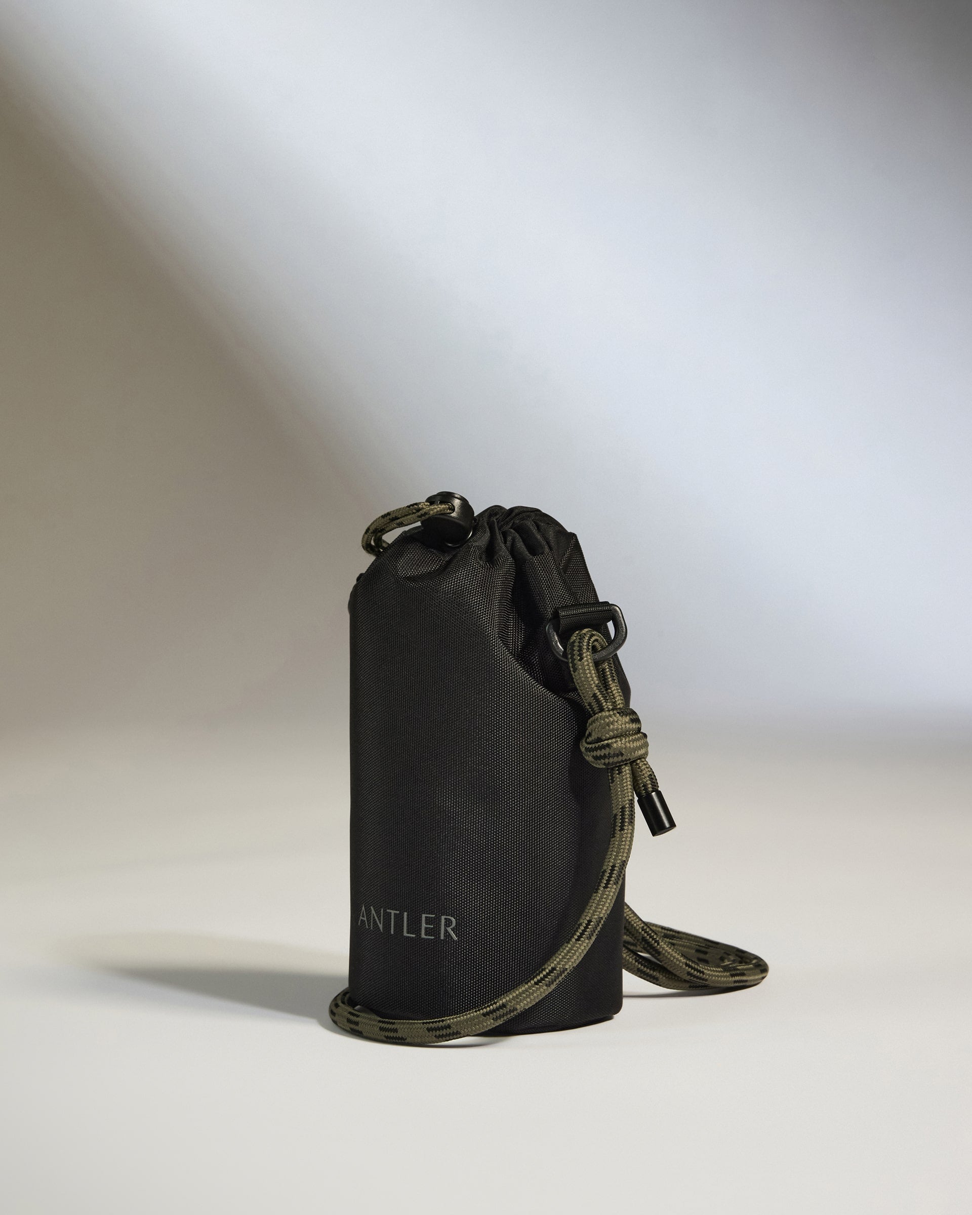 Discovery Bottle Holder in Carbon Black