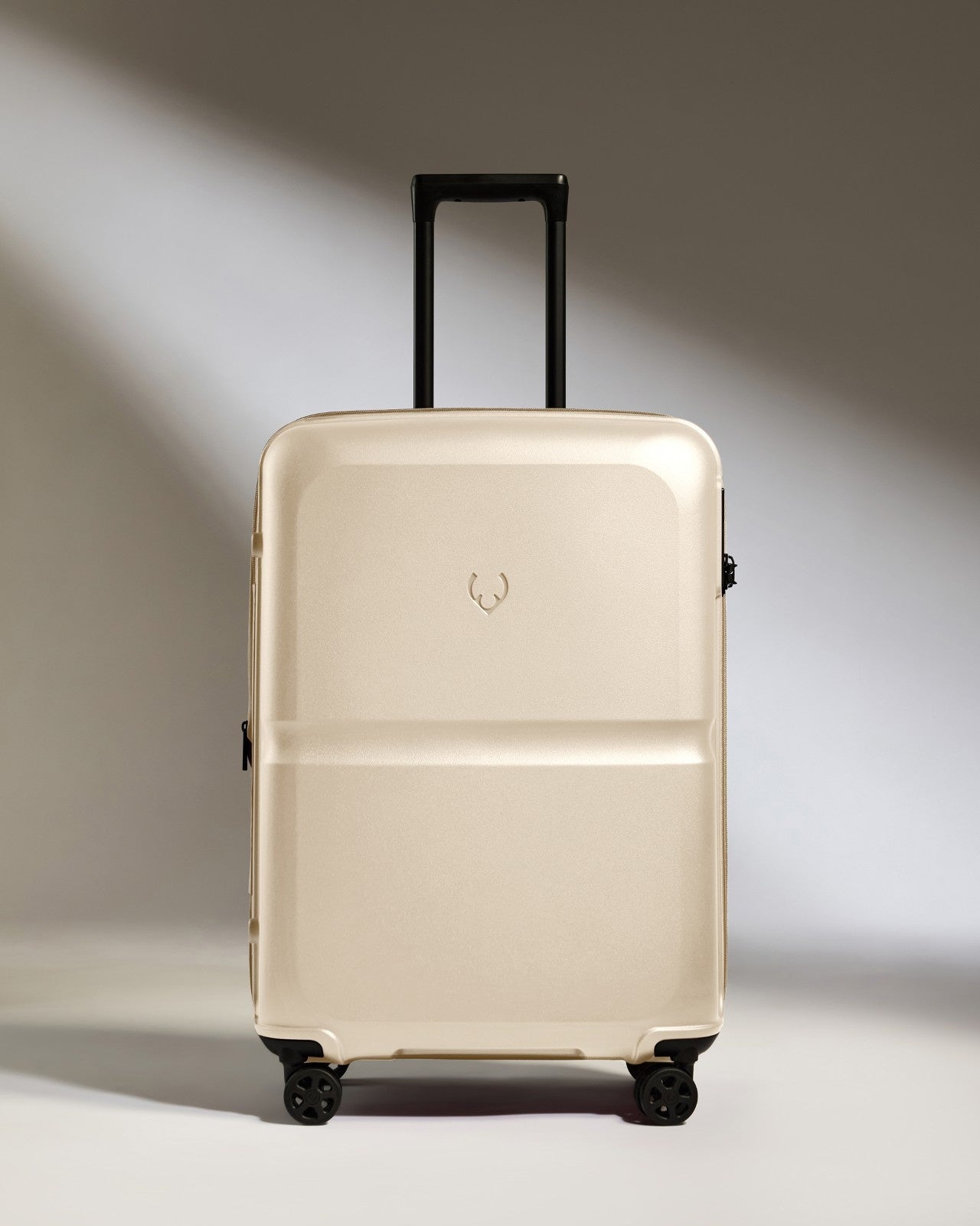 Medium Luggage in Wheat Beige - Single Stripe