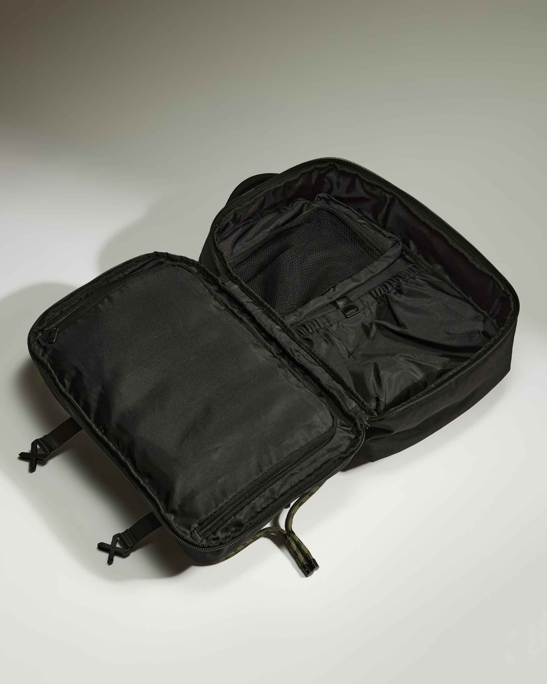 Discovery Backpack in Carbon Black