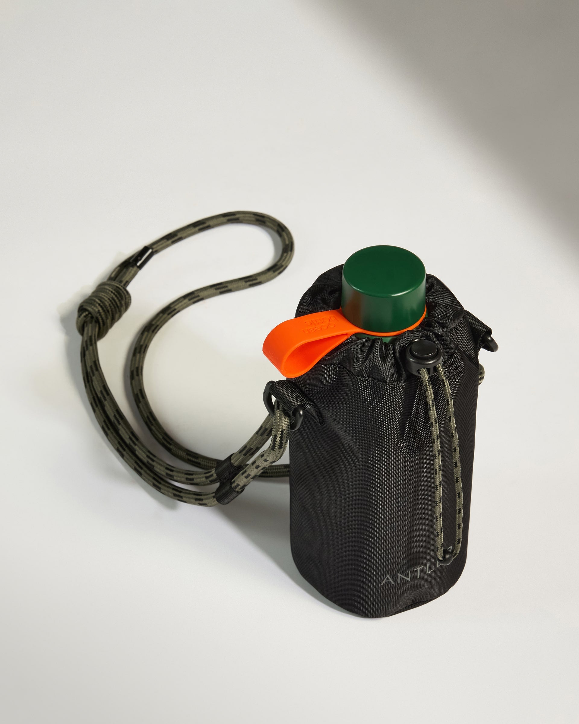 Discovery Bottle Holder in Carbon Black