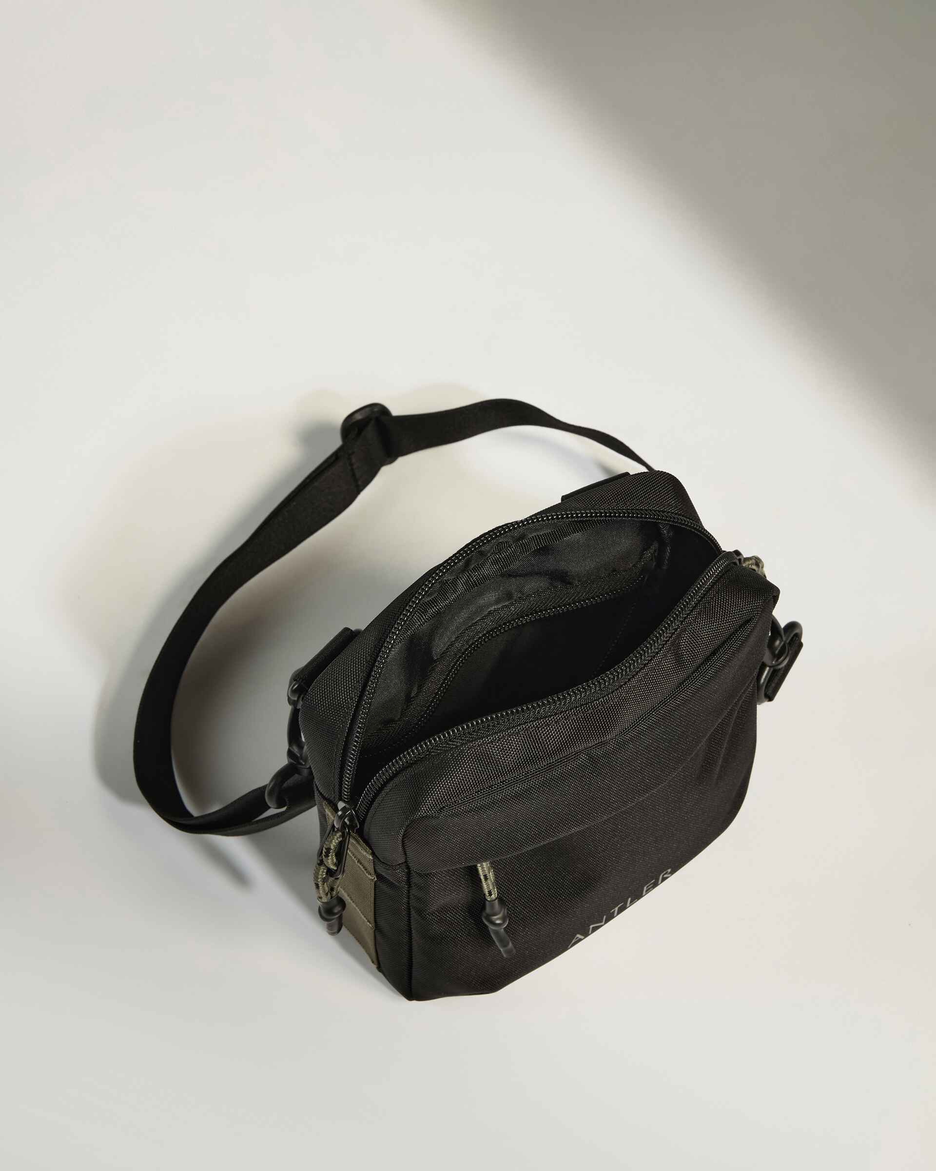Discovery Crossbody Bag in Carbon Black