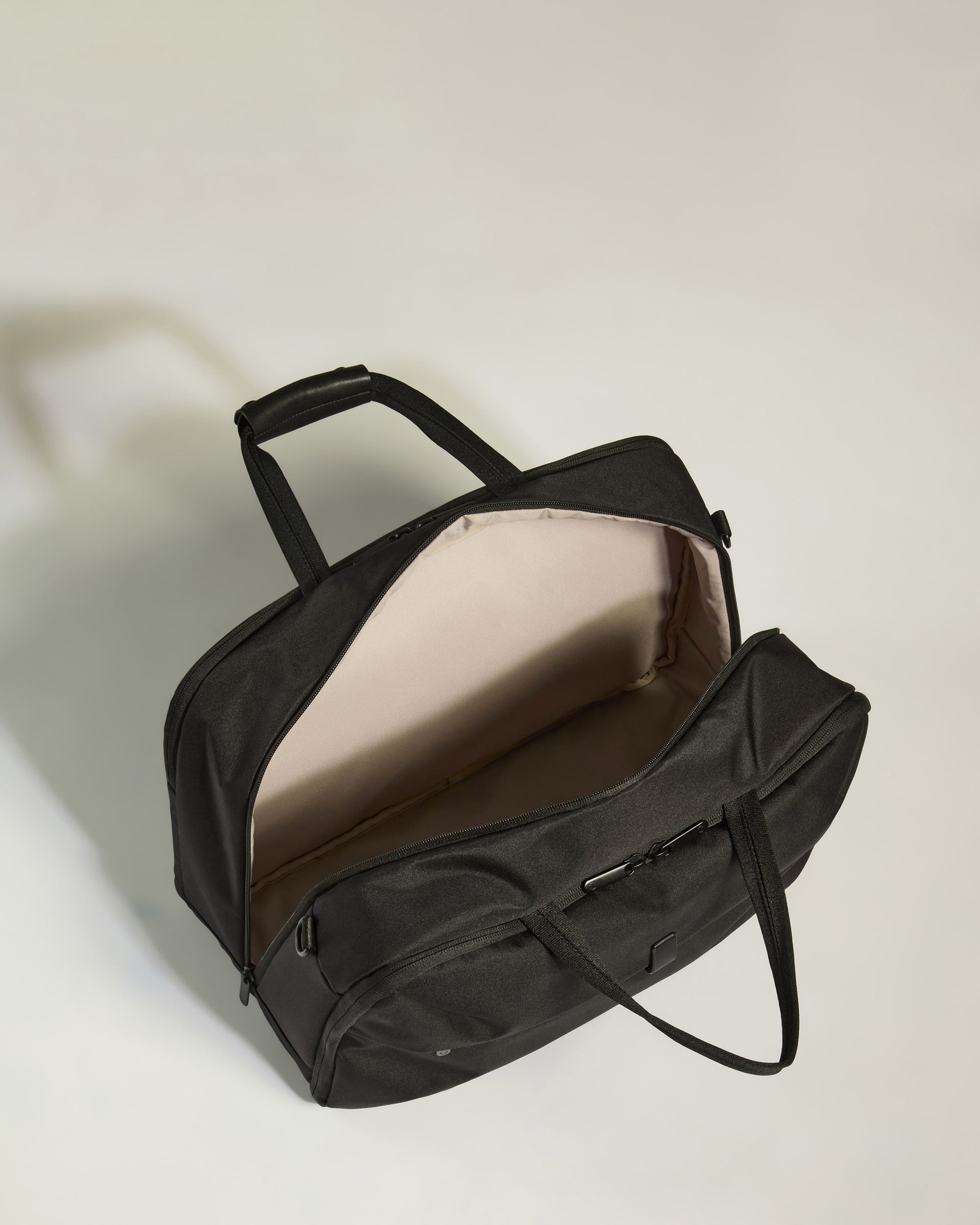 Overnight Bag in Black - Urban Light