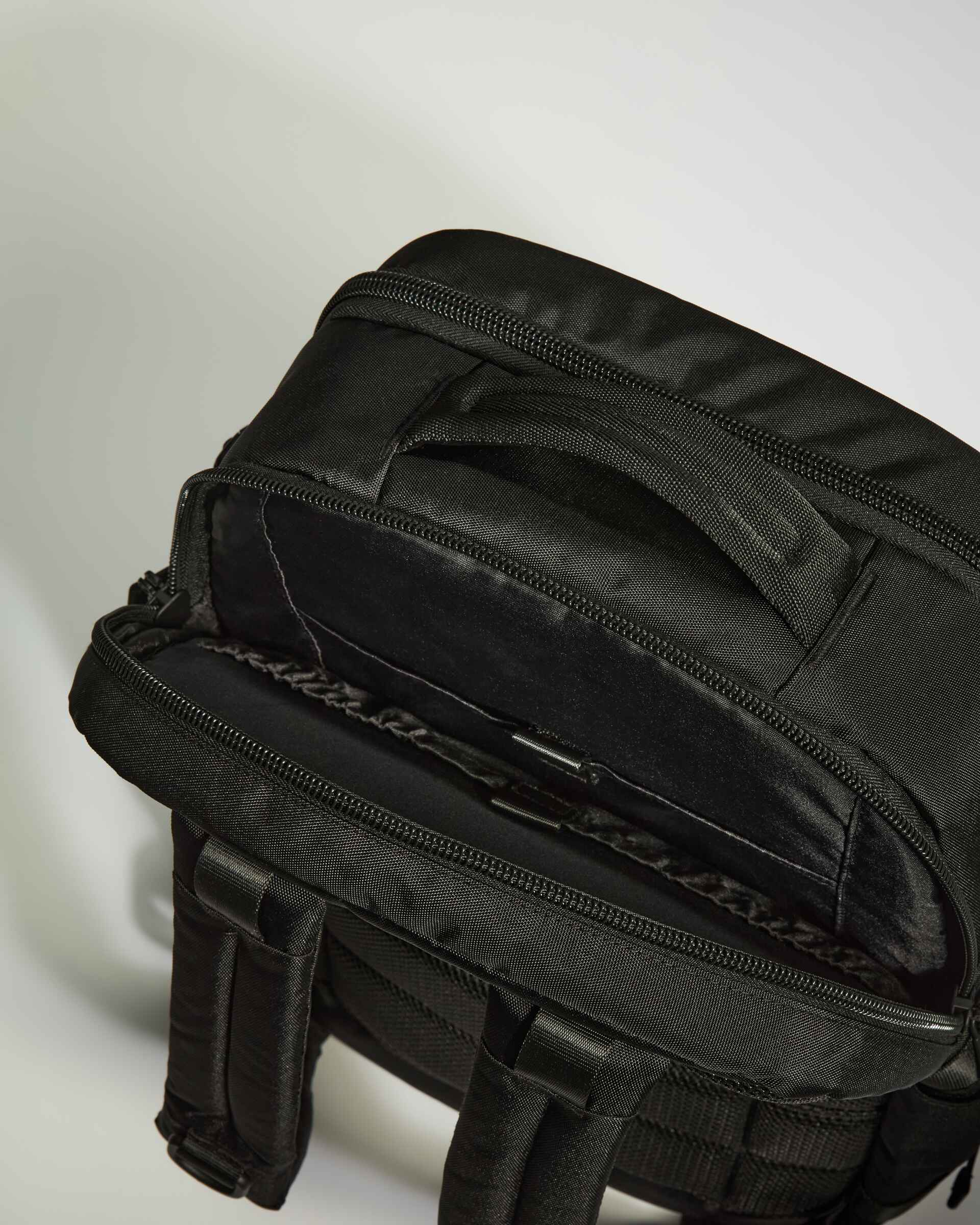 Discovery Backpack in Carbon Black