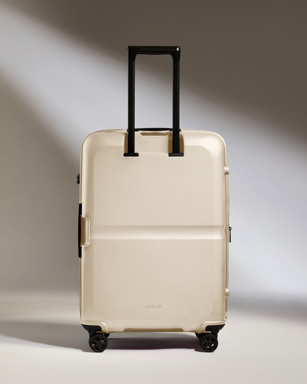 Medium Luggage in Wheat Beige - Single Stripe
