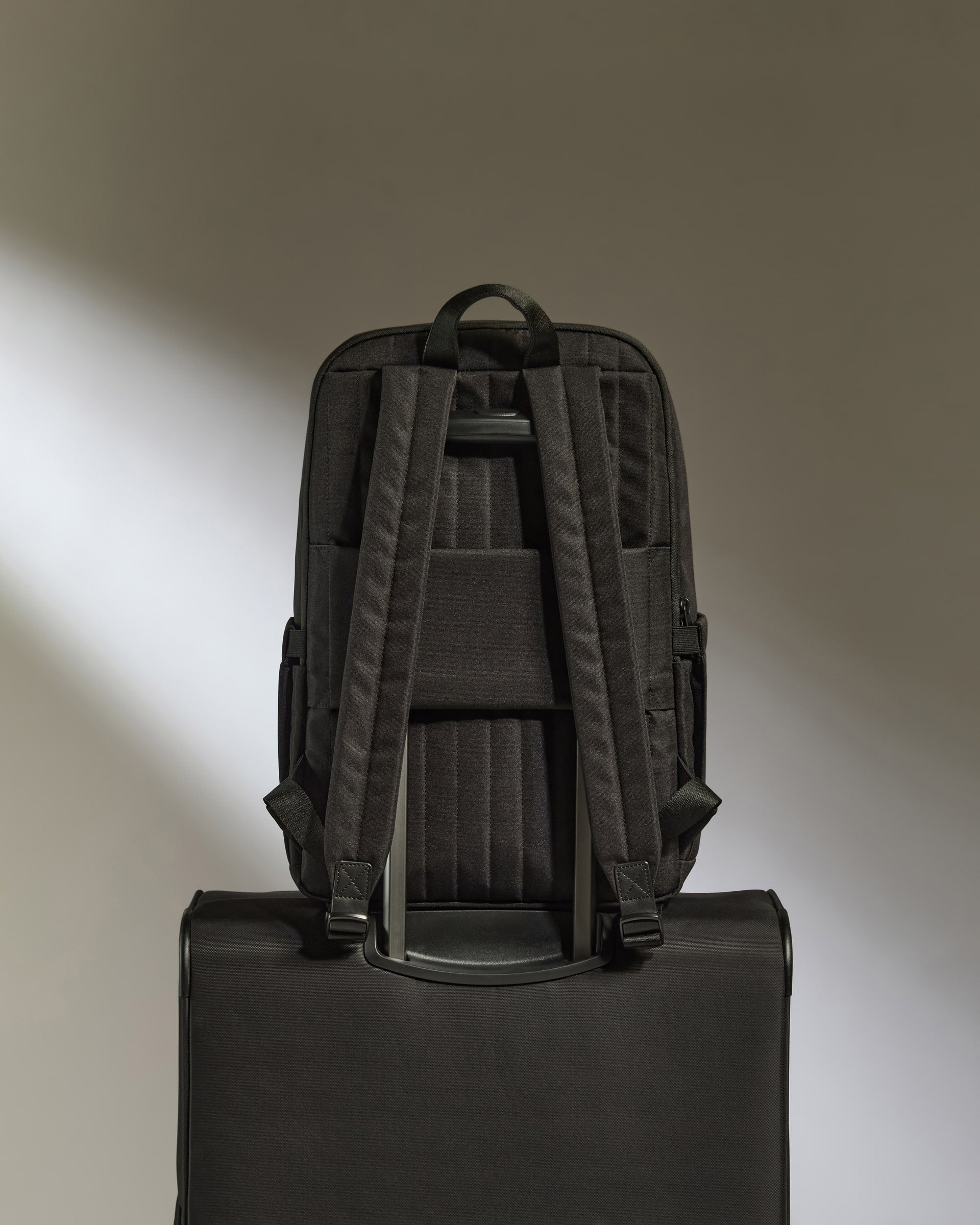 Backpack in Black - Urban Light
